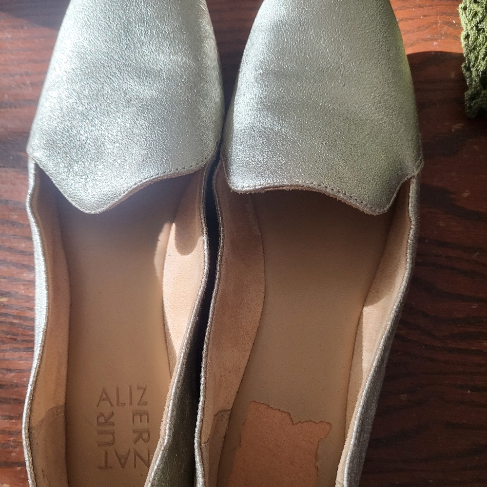 Naturalizer gold shoes size 10